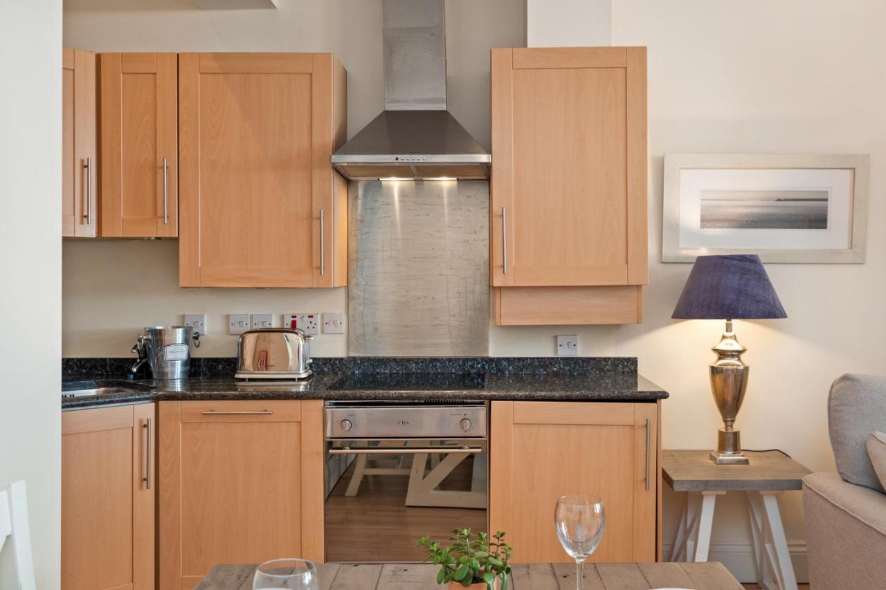 Bryn Y Mor - Tenby Apartment Sea Views ภายนอก รูปภาพ